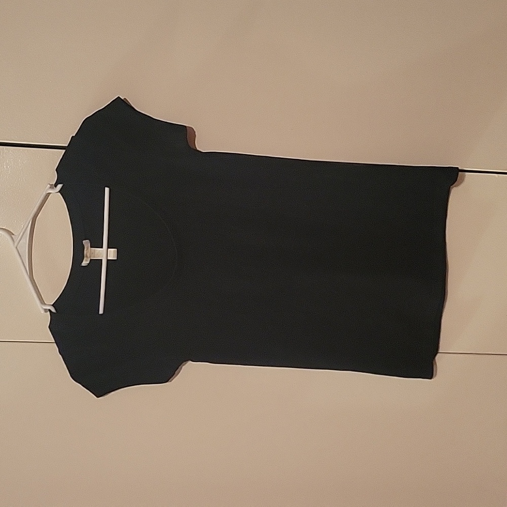 Ambiance Apparel- size M- cute black tee- goes with everything!